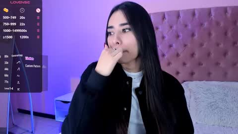 Snapshot of amyolimpo chatting on February 18, 2025, 4:15 am Amy ... Nice to meet u   thumb up me please its important online show from February 18, 2025, 4:15 am