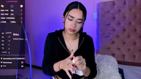 Snapshot of amyolimpo chatting on February 25, 2025, 6:36 am Amy ... Nice to meet u   thumb up me please its important online show from February 25, 2025, 6:36 am