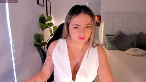 Snapshot of amywoods chatting on April 24, 2026, 3:03 pm online show from April 24, 2026, 3:03 pm