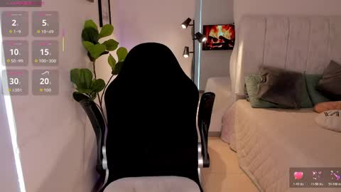 Snapshot of amywoods chatting on May 2, 2026, 9:42 pm online show from May 2, 2026, 9:42 pm