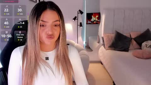 Snapshot of amywoods chatting on May 23, 2026, 4:00 pm online show from May 23, 2026, 4:00 pm