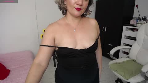 Snapshot of ana_hotmilf chatting on December 2, 2024, 3:47 am Ana online show from December 2, 2024, 3:47 am