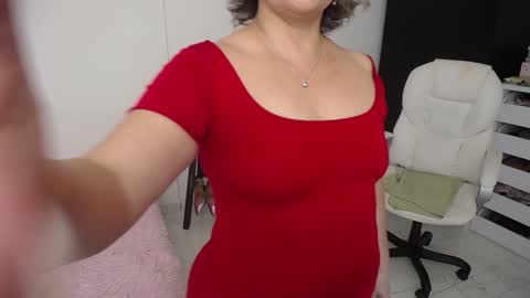 Snapshot of ana_hotmilf chatting on December 7, 2024, 11:40 am Ana online show from December 7, 2024, 11:40 am