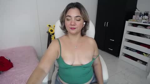Snapshot of ana_hotmilf chatting on December 12, 2024, 3:32 am Ana online show from December 12, 2024, 3:32 am