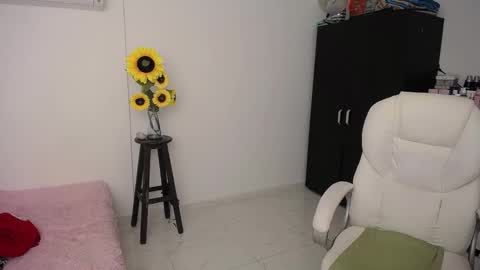 Snapshot of ana_hotmilf chatting on December 16, 2024, 1:21 am Ana online show from December 16, 2024, 1:21 am