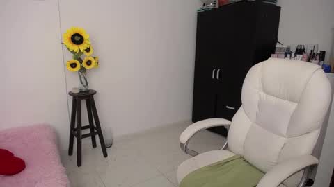 Snapshot of ana_hotmilf chatting on December 22, 2024, 7:11 am Ana online show from December 22, 2024, 7:11 am