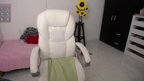 Snapshot of ana_hotmilf chatting on December 31, 2024, 2:08 am Ana online show from December 31, 2024, 2:08 am