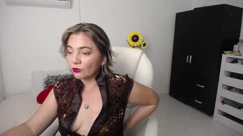 Snapshot of ana_hotmilf chatting on January 3, 2025, 10:08 pm Ana online show from January 3, 2025, 10:08 pm