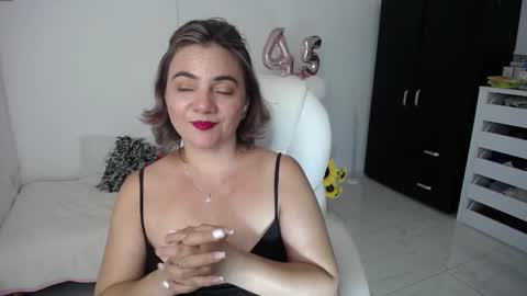 Snapshot of ana_hotmilf chatting on January 24, 2025, 2:49 am Ana online show from January 24, 2025, 2:49 am