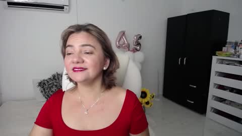 Snapshot of ana_hotmilf chatting on January 24, 2025, 11:15 am Ana online show from January 24, 2025, 11:15 am