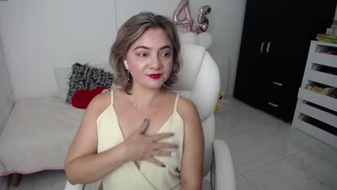 Snapshot of ana_hotmilf chatting on January 31, 2025, 1:02 pm Ana online show from January 31, 2025, 1:02 pm