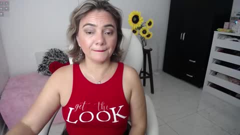 Snapshot of ana_hotmilf chatting on February 14, 2025, 10:59 am Ana online show from February 14, 2025, 10:59 am