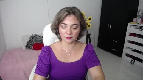 Snapshot of ana_hotmilf chatting on February 18, 2025, 2:27 am Ana online show from February 18, 2025, 2:27 am