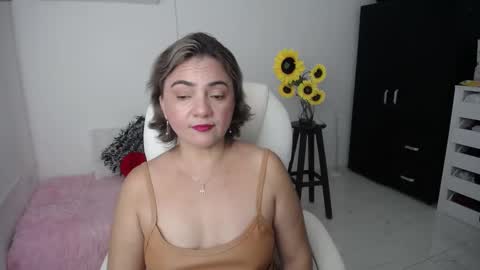 Snapshot of ana_hotmilf chatting on February 20, 2025, 11:54 pm Ana online show from February 20, 2025, 11:54 pm