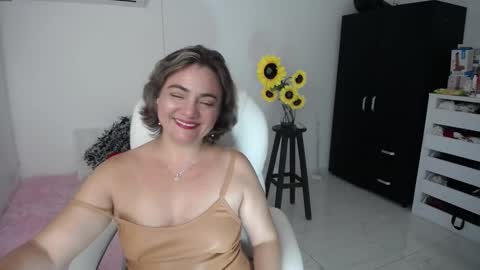 Snapshot of ana_hotmilf chatting on February 21, 2025, 3:01 am Ana online show from February 21, 2025, 3:01 am