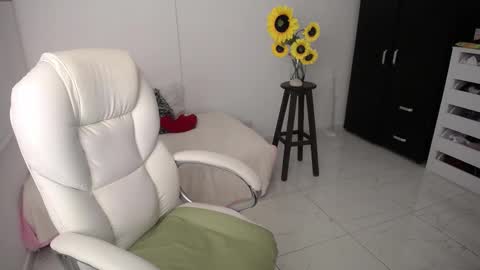 Snapshot of ana_hotmilf chatting on March 4, 2025, 12:07 am Ana online show from March 4, 2025, 12:07 am