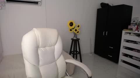 Snapshot of ana_hotmilf chatting on March 4, 2025, 11:11 pm Ana online show from March 4, 2025, 11:11 pm