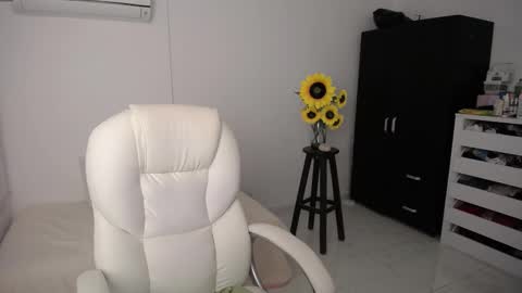 Snapshot of ana_hotmilf chatting on March 7, 2025, 6:54 pm Ana online show from March 7, 2025, 6:54 pm