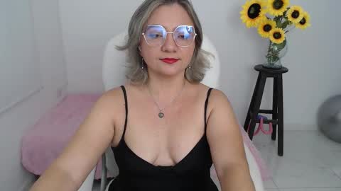 Snapshot of ana_hotmilf chatting on September 24, 2025, 10:57 pm Ana online show from September 24, 2025, 10:57 pm