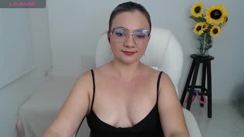 Snapshot of ana_hotmilf chatting on October 21, 2025, 11:38 pm Ana online show from October 21, 2025, 11:38 pm