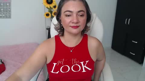 Snapshot of ana_hotmilfx chatting on December 19, 2024, 2:35 pm ANA online show from December 19, 2024, 2:35 pm