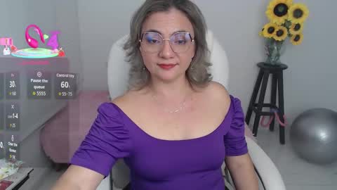 Snapshot of ana_hotmilfx chatting on October 6, 2025, 12:08 am ANA online show from October 6, 2025, 12:08 am