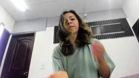 Ana  online show from February 4, 2026, 11:27 am