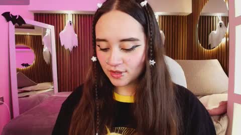 Snapshot of ana_taylor2 chatting on October 7, 2025, 7:33 pm Ana online show from October 7, 2025, 7:33 pm