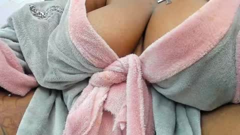 ANNA FUENTES online show from January 13, 2025, 2:42 pm