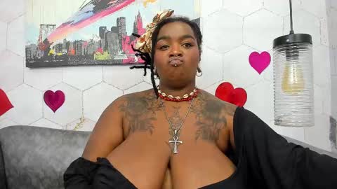 ANNA FUENTES online show from February 19, 2025, 8:52 pm