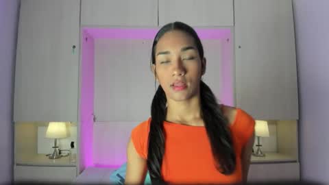 anaacollins_ online show from March 28, 2026, 11:32 am