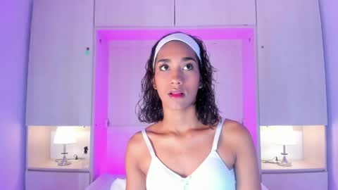 anaacollins_ online show from May 28, 2026, 11:29 am