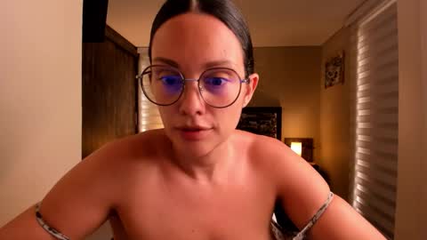 Anabel online show from December 18, 2025, 5:30 pm