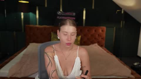 Snapshot of anabel_team054 chatting on September 19, 2025, 6:59 am PLAYHARD054 online show from September 19, 2025, 6:59 am