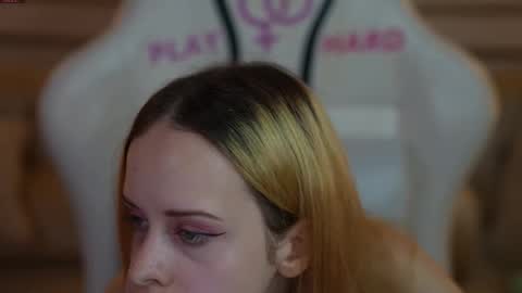 Snapshot of anabel_team054 chatting on October 4, 2025, 11:19 am PLAYHARD054 online show from October 4, 2025, 11:19 am