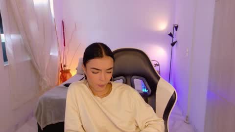 ANABEL WOLF  online show from November 29, 2025, 3:37 pm