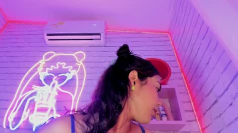 Snapshot of anaelle_bardin chatting on January 16, 2025, 10:12 pm Anna online show from January 16, 2025, 10:12 pm