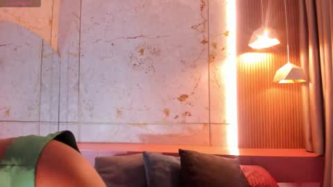 Snapshot of anaelle_bardin chatting on September 19, 2025, 8:53 pm Anna online show from September 19, 2025, 8:53 pm