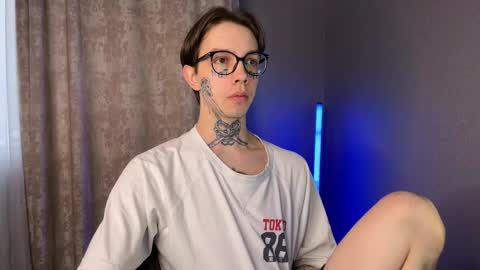 Snapshot of anahori_simon chatting on February 23, 2025, 1:42 pm simon online show from February 23, 2025, 1:42 pm