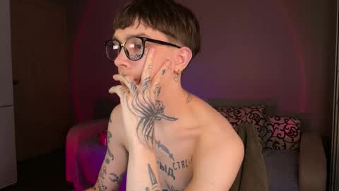 Snapshot of anahori_simon chatting on September 8, 2025, 6:40 pm simon online show from September 8, 2025, 6:40 pm