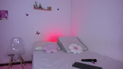 Snapshot of analia_collins chatting on February 4, 2025, 2:17 am Ana online show from February 4, 2025, 2:17 am