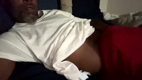 Snapshot of analluvz chatting on November 1, 2025, 6:26 am Luv online show from November 1, 2025, 6:26 am