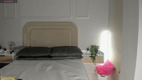 anamonroee online show from October 13, 2025, 7:36 pm