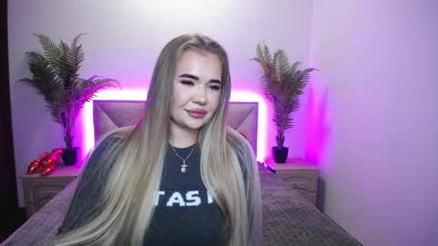 Snapshot of anastacyyellig chatting on October 9, 2025, 1:25 am anastacyyellig online show from October 9, 2025, 1:25 am