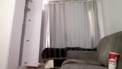 Snapshot of andemax chatting on December 14, 2024, 9:40 am And 16.8 online show from December 14, 2024, 9:40 am