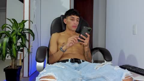 Snapshot of ander_012 chatting on January 29, 2025, 12:12 am Ander Arias online show from January 29, 2025, 12:12 am