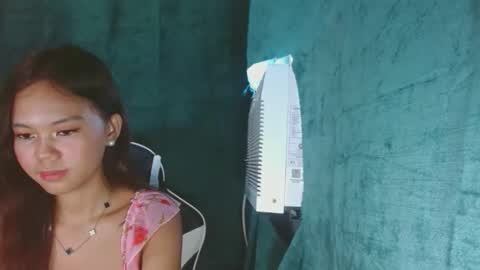 andiaprecious_ online show from April 9, 2026, 6:41 am