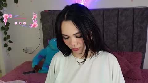 Snapshot of andra_rosse chatting on June 23, 2026, 6:33 am Andra de la Rosse online show from June 23, 2026, 6:33 am