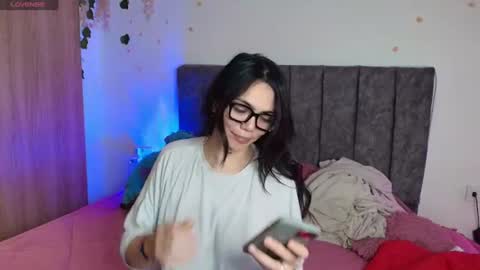 Snapshot of andra_rosse chatting on July 6, 2026, 11:29 pm Andra de la Rosse online show from July 6, 2026, 11:29 pm
