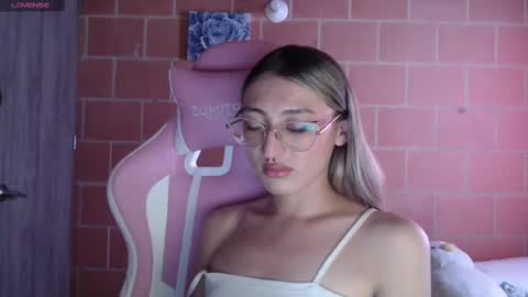 Andrea  online show from September 10, 2025, 5:46 pm